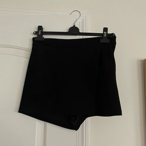 MISSGUIDED BLACK SKORT